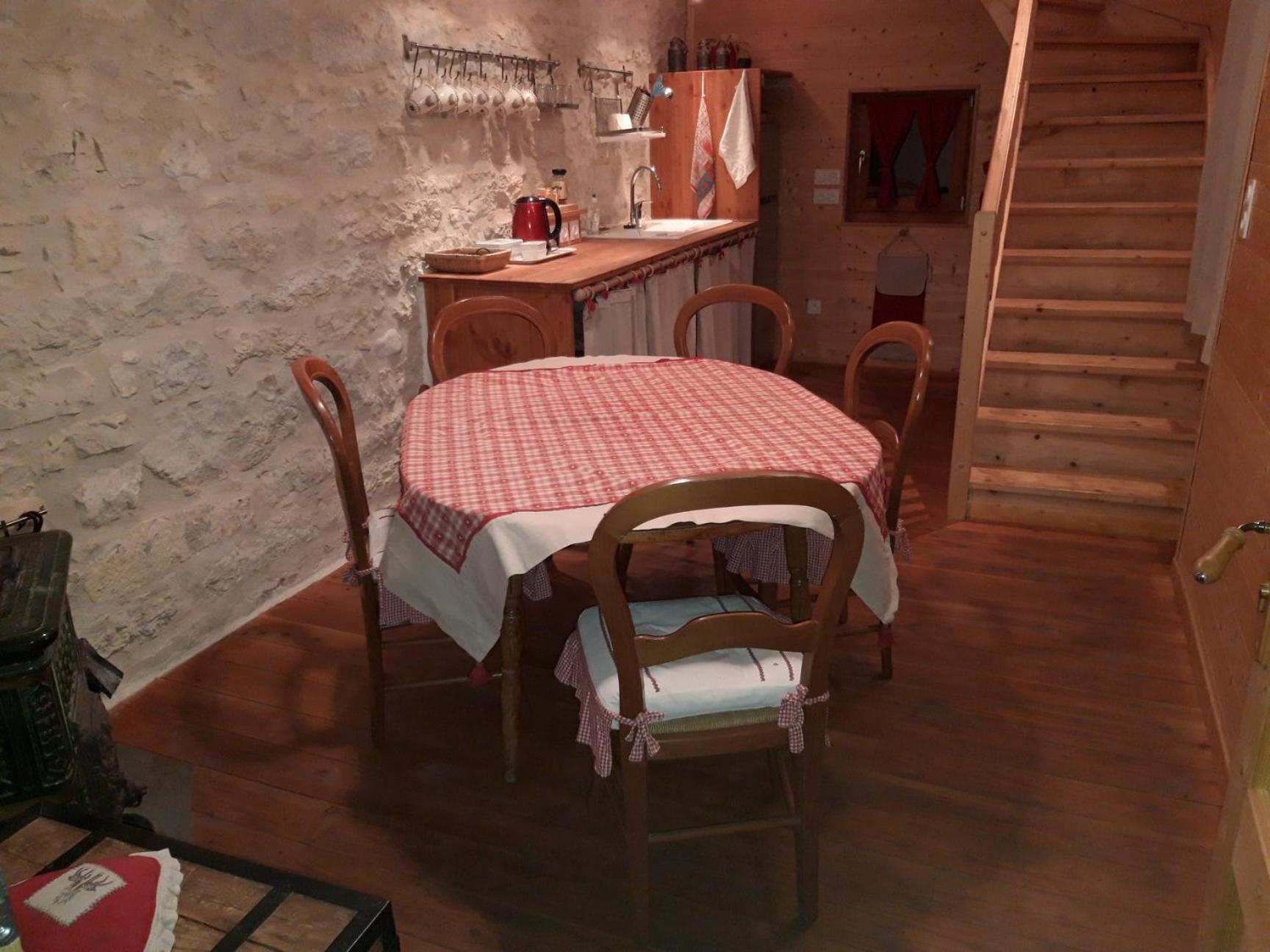 Valreley, Chambres Et Table D'Hotes Eco-Friendly Avec Bain Nordique Au Sud Du Massif Du Jura Champagne-en-Valromey エクステリア 写真