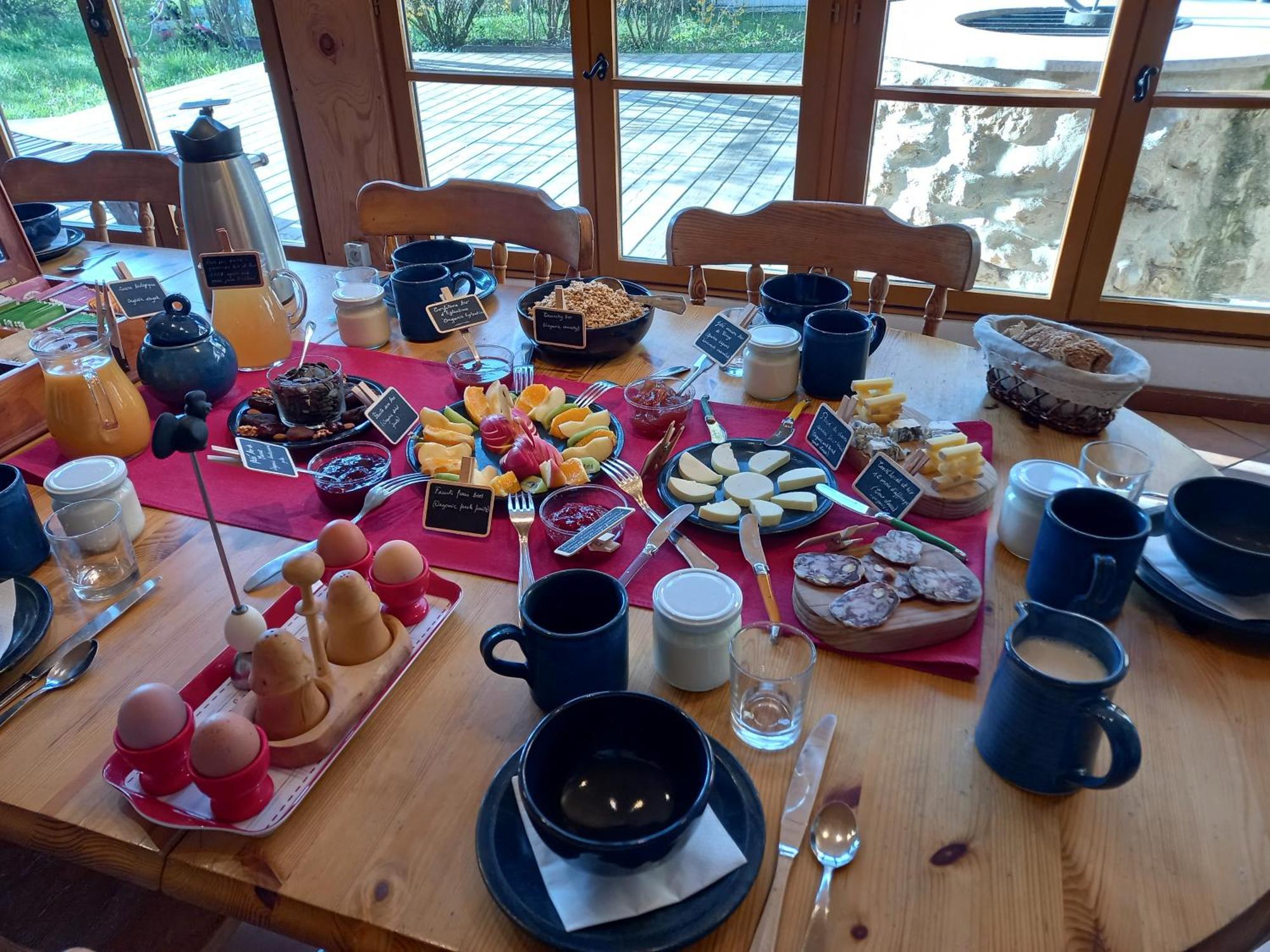 Valreley, Chambres Et Table D'Hotes Eco-Friendly Avec Bain Nordique Au Sud Du Massif Du Jura Champagne-en-Valromey エクステリア 写真